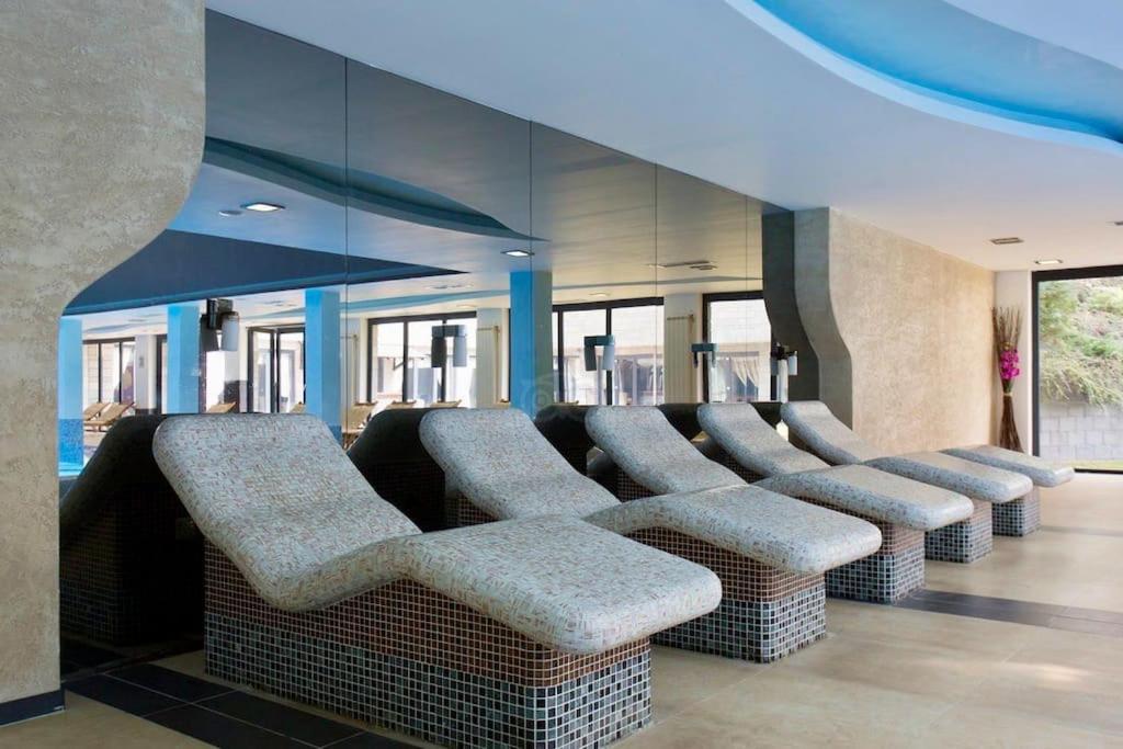 Luxury Penthouse With A Lavish Spa And 2 En-Suite Bedrooms Банско Екстериор снимка